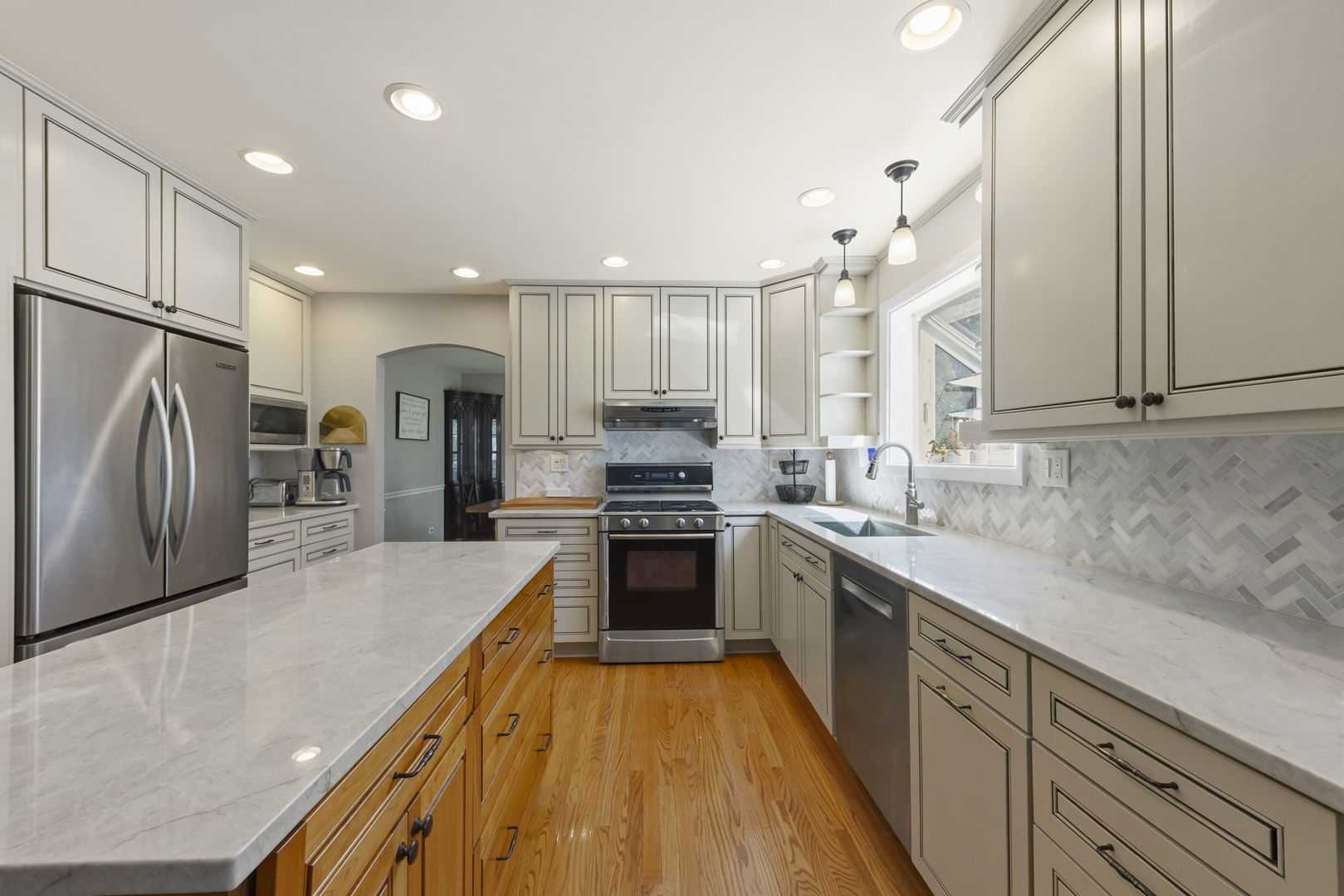 2135 Oak Hill Drive, Lisle, IL 60532