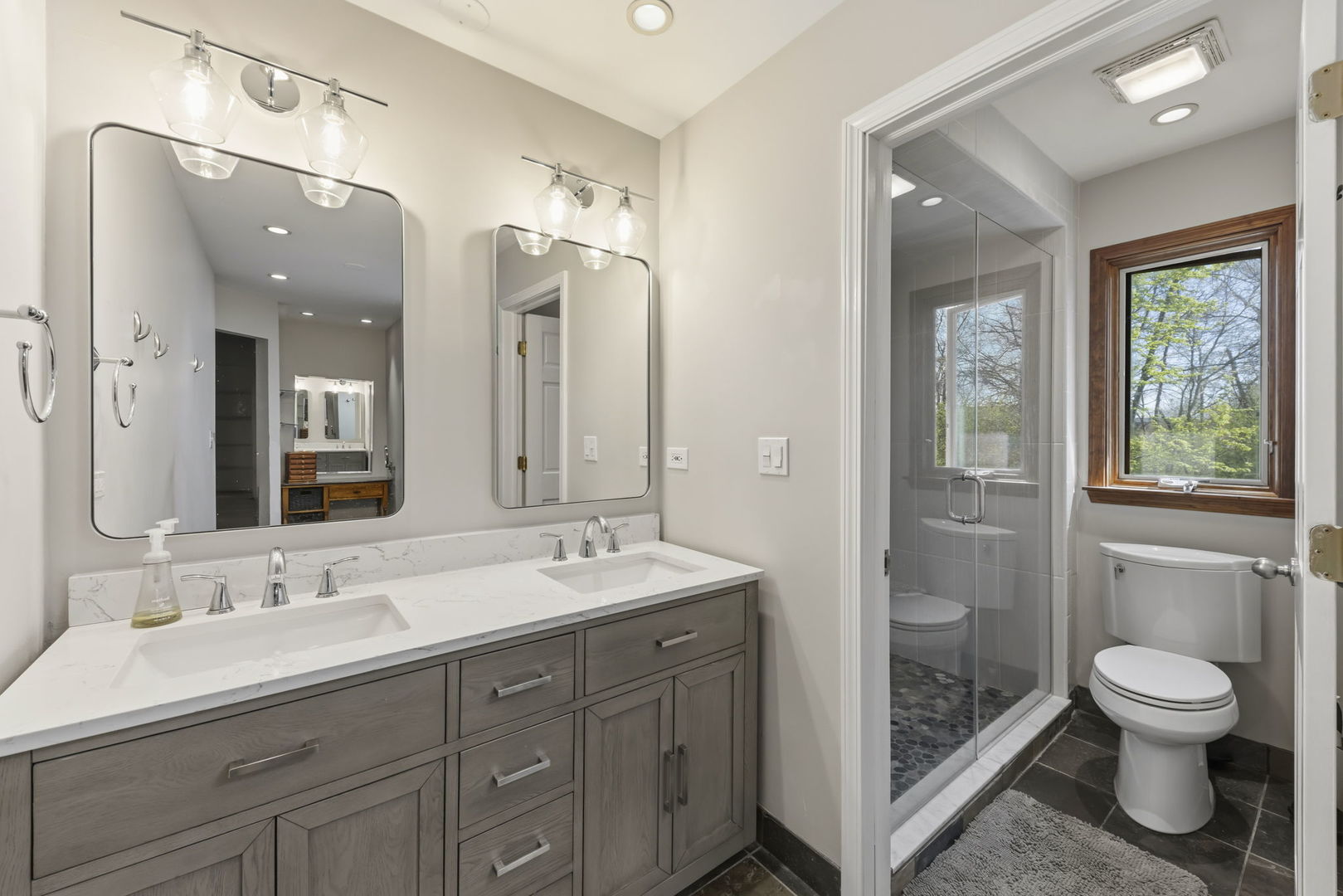 2135 Oak Hill Drive, Lisle, IL 60532