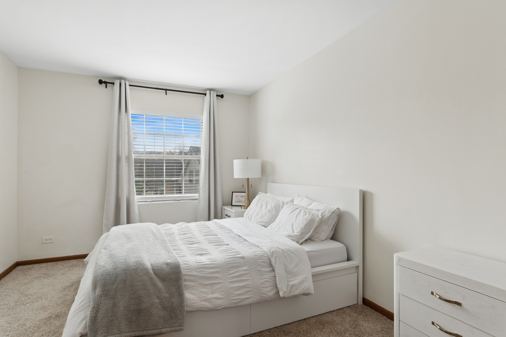 513 East Avenue #513, Streamwood, IL 60107