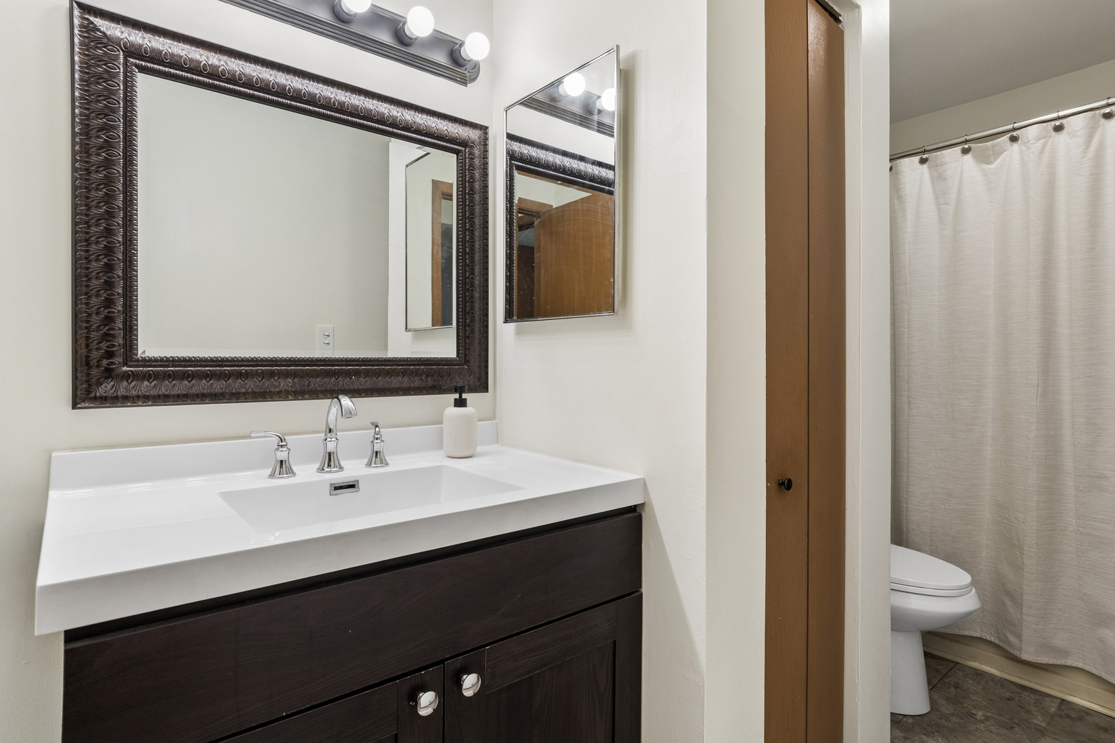 513 East Avenue #513, Streamwood, IL 60107