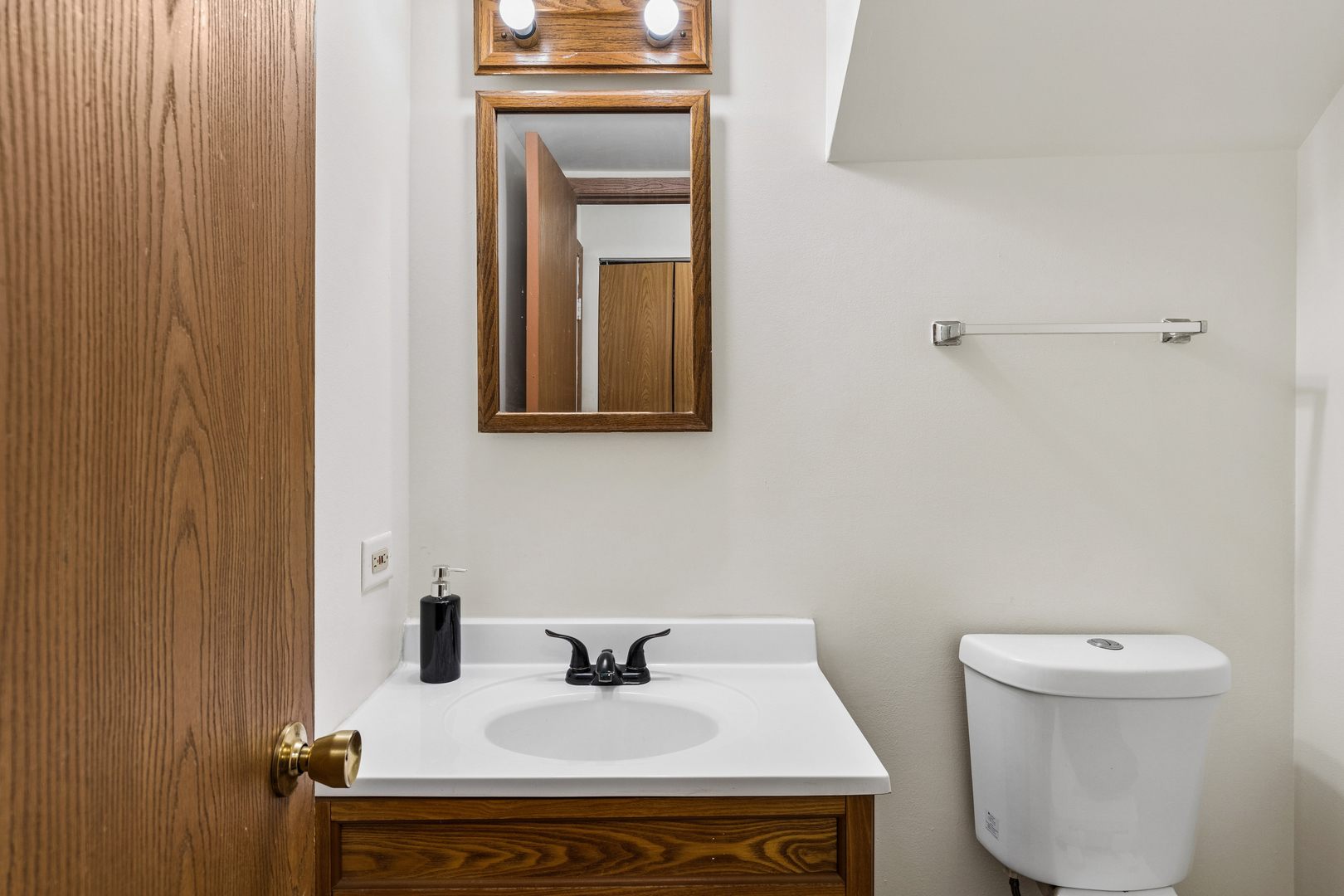 513 East Avenue #513, Streamwood, IL 60107