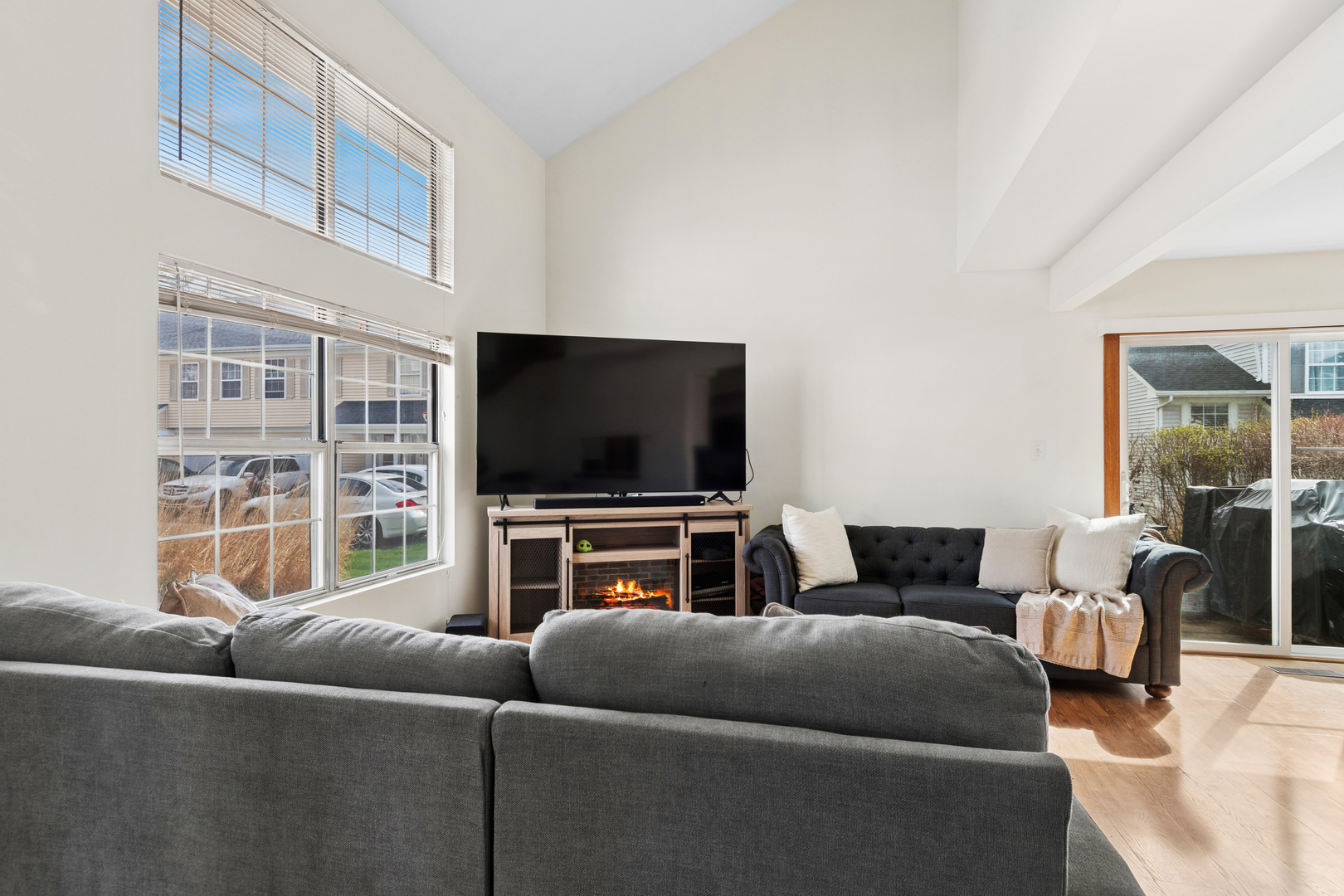 513 East Avenue #513, Streamwood, IL 60107