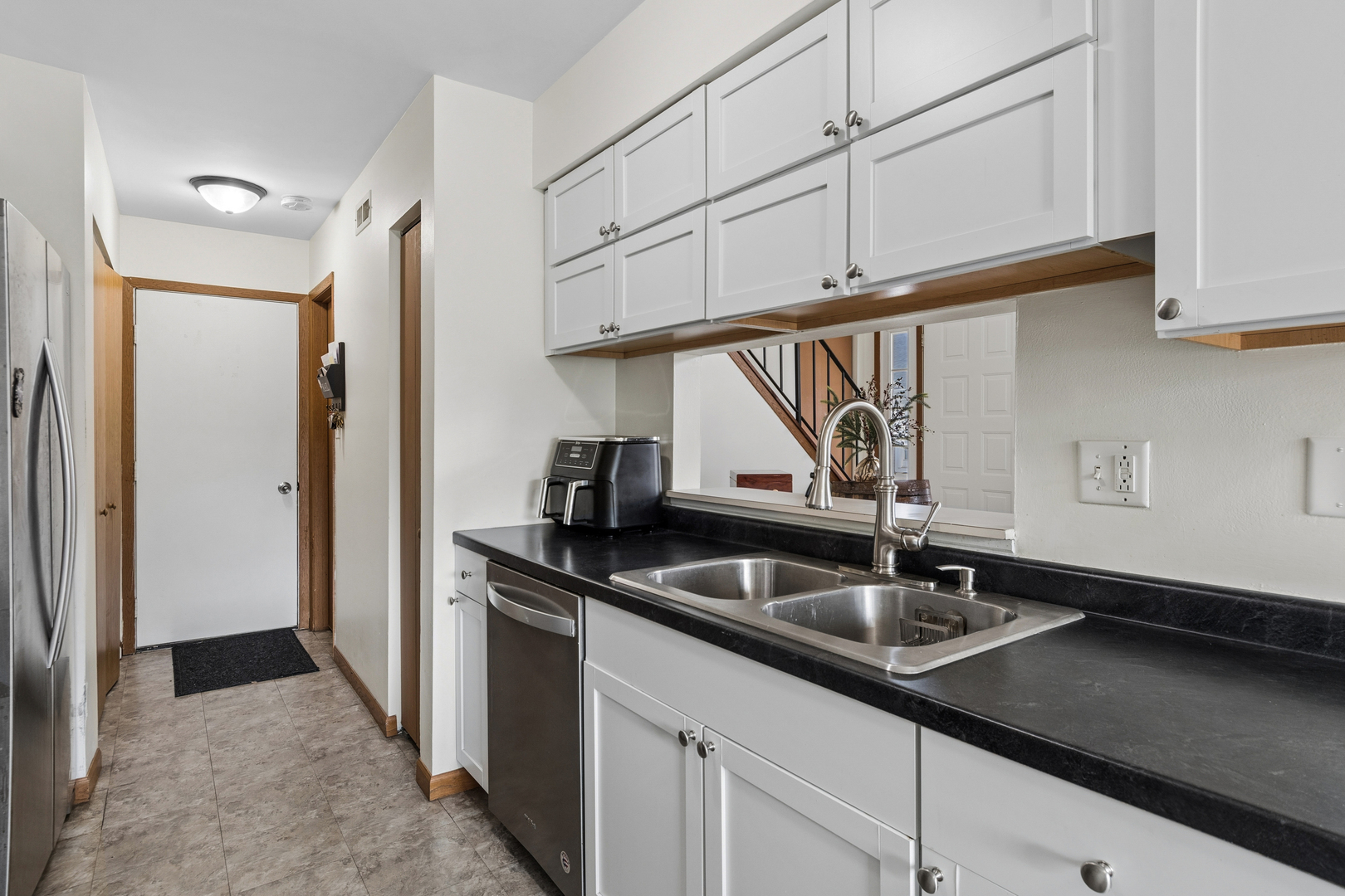 513 East Avenue #513, Streamwood, IL 60107