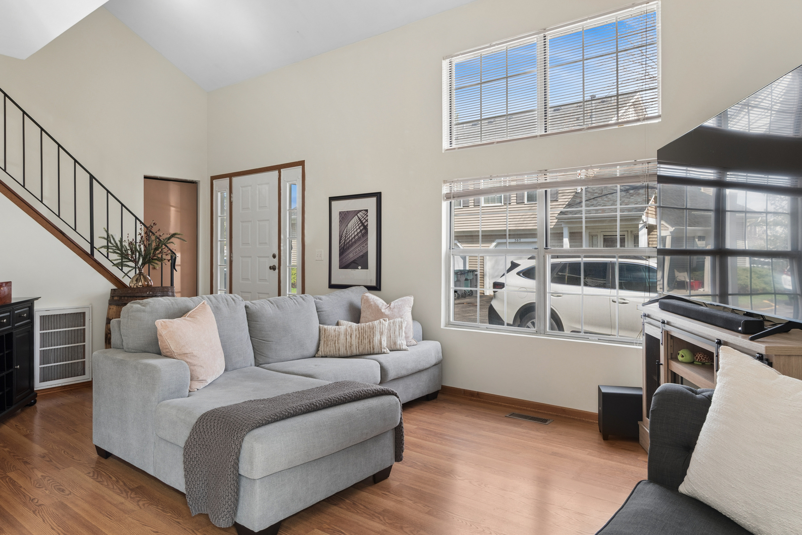 513 East Avenue #513, Streamwood, IL 60107