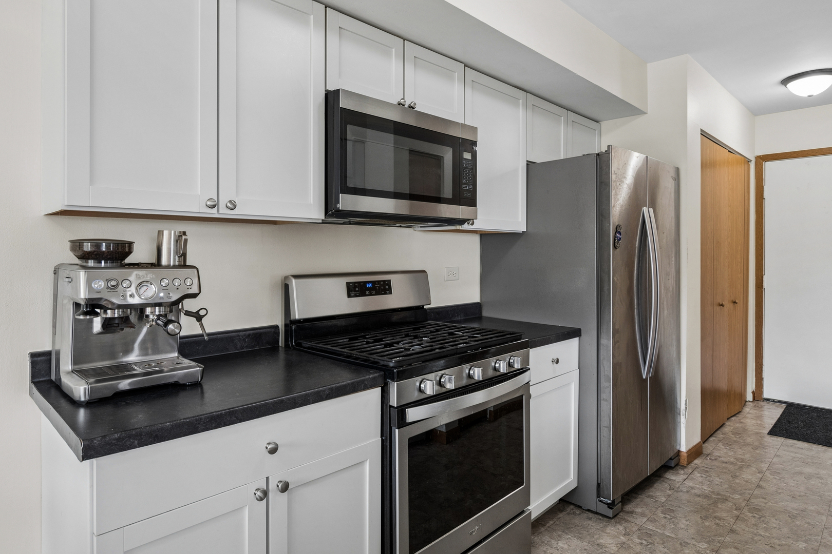 513 East Avenue #513, Streamwood, IL 60107