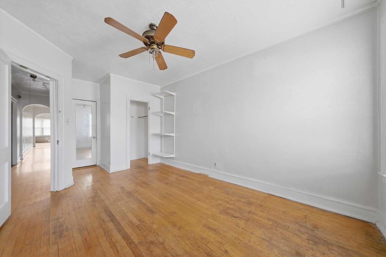 7960 S Phillips Avenue, Chicago, IL 60617