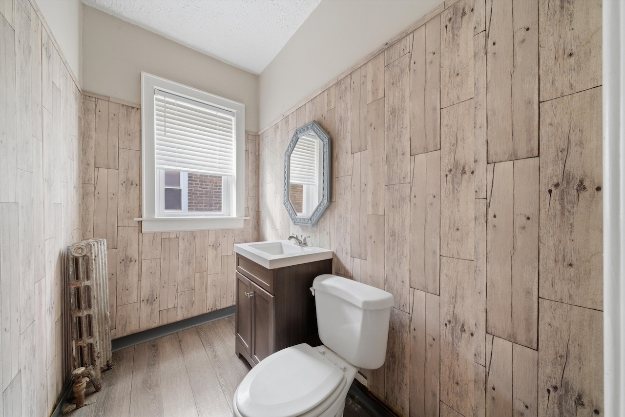 7960 S Phillips Avenue, Chicago, IL 60617