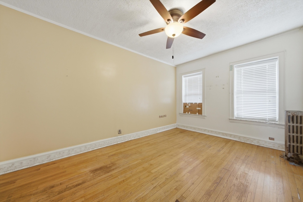 7960 S Phillips Avenue, Chicago, IL 60617