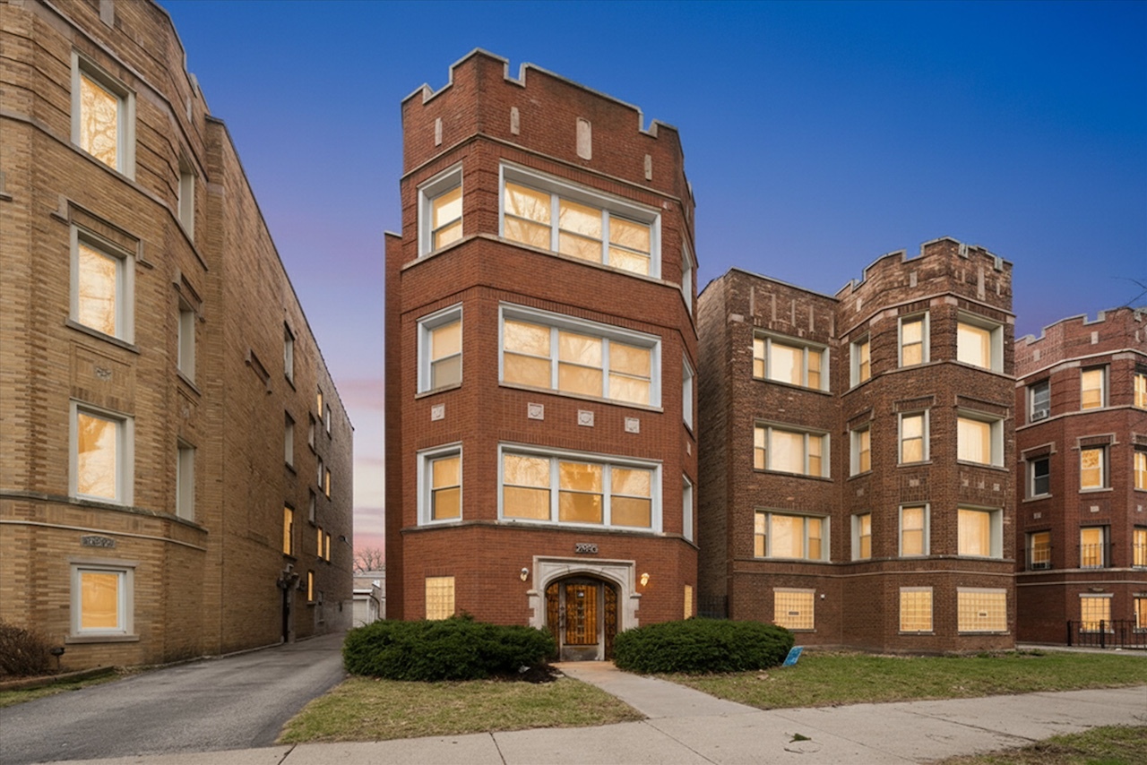 7960 S Phillips Avenue, Chicago, IL 60617