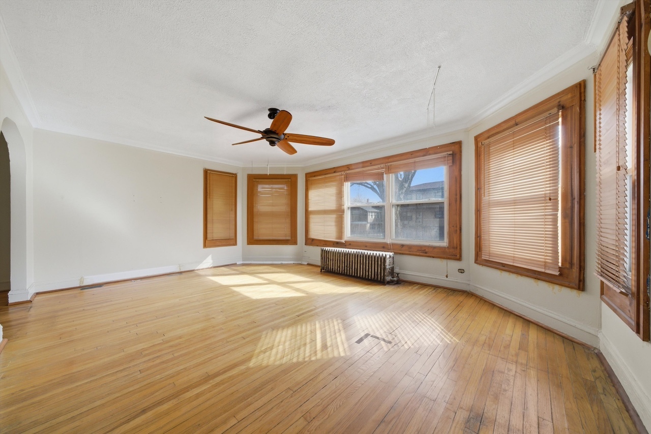 7960 S Phillips Avenue, Chicago, IL 60617