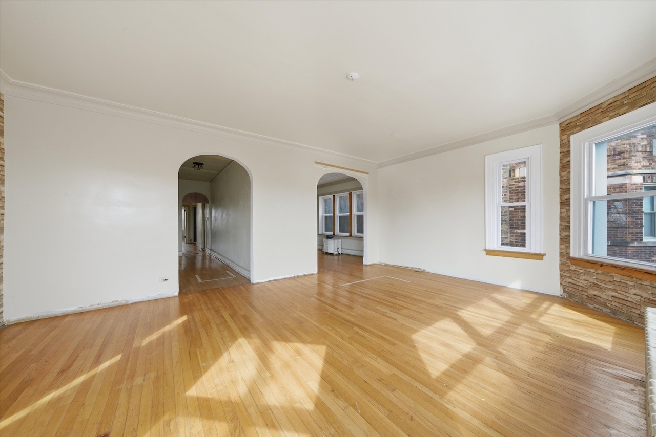 7960 S Phillips Avenue, Chicago, IL 60617