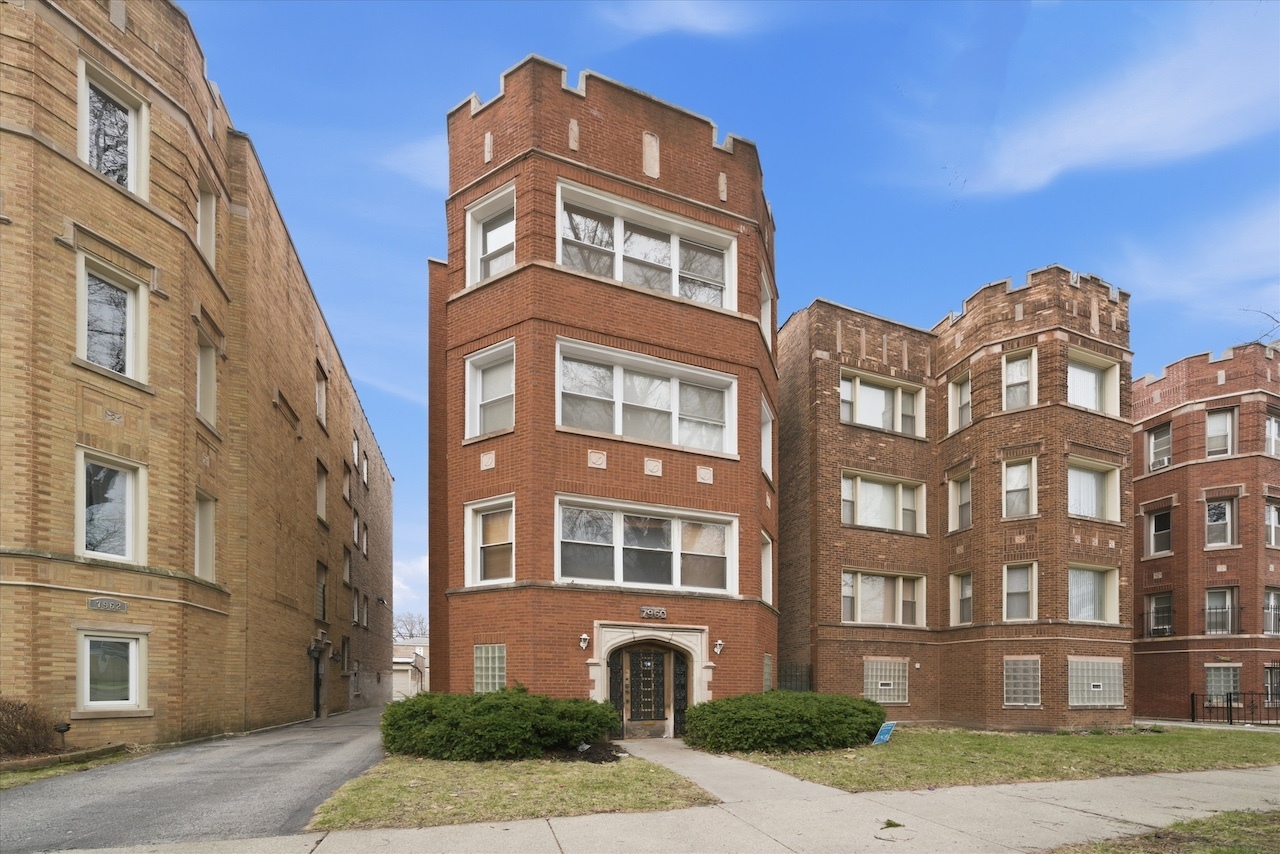 7960 S Phillips Avenue, Chicago, IL 60617