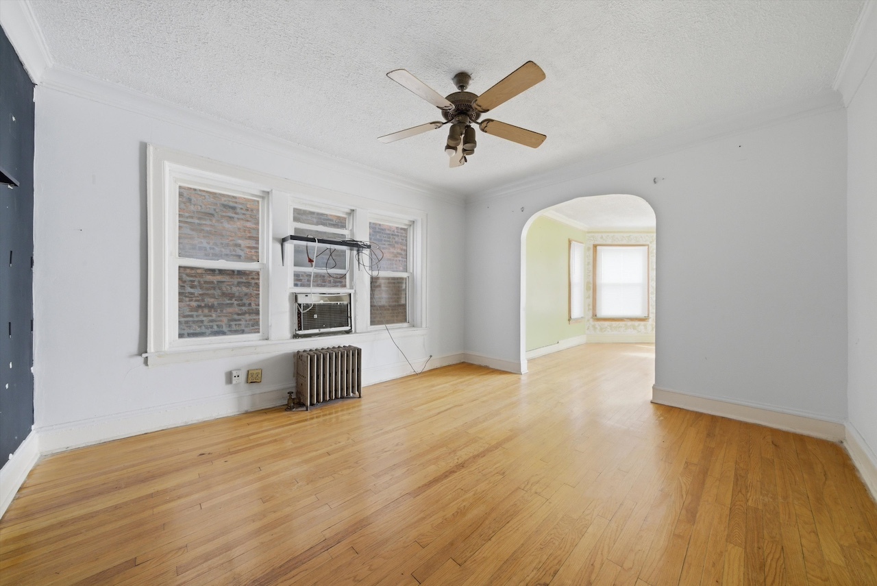 7960 S Phillips Avenue, Chicago, IL 60617