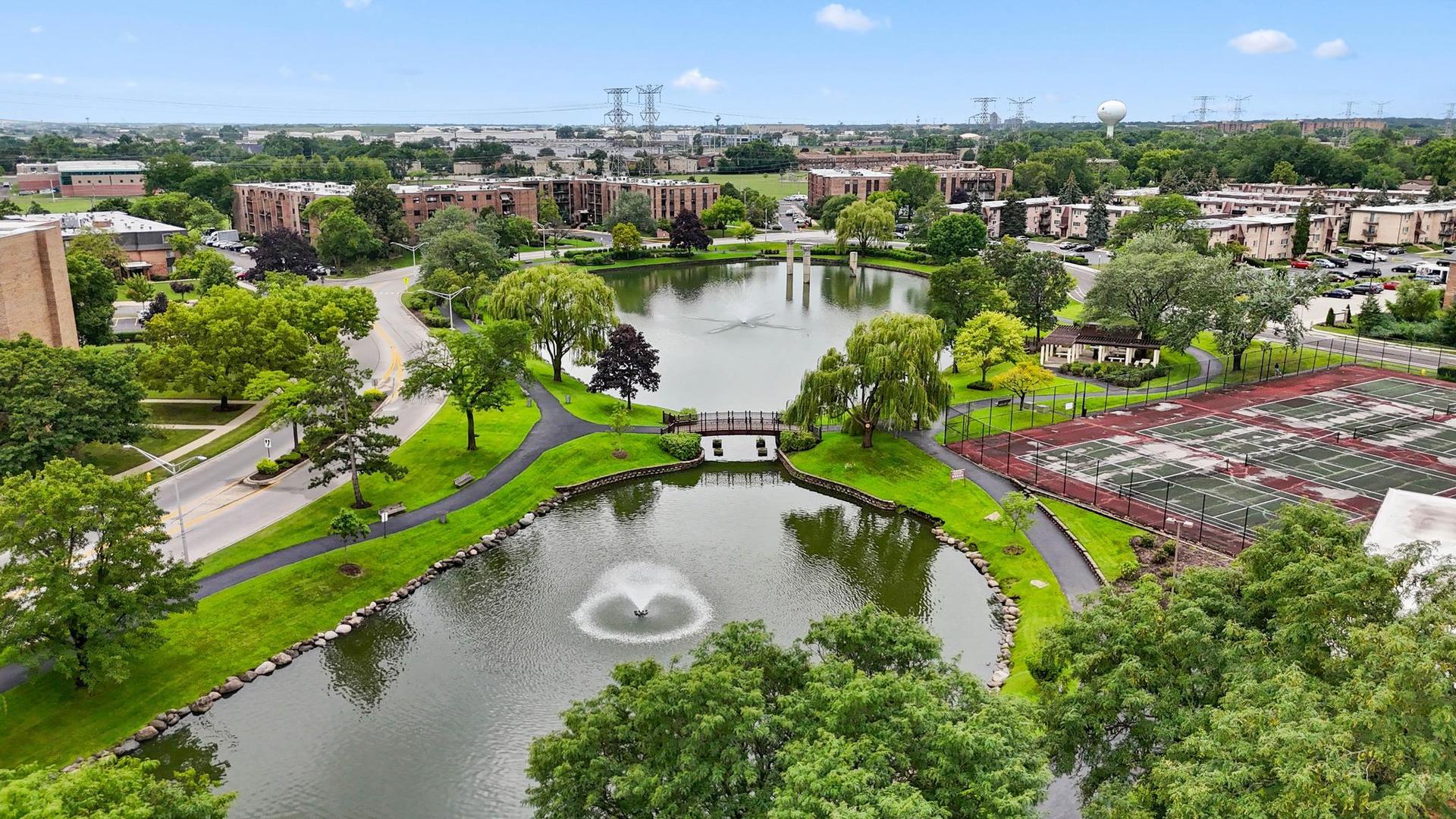 502 W Huntington Commons Road #443, Mount Prospect, IL 60056