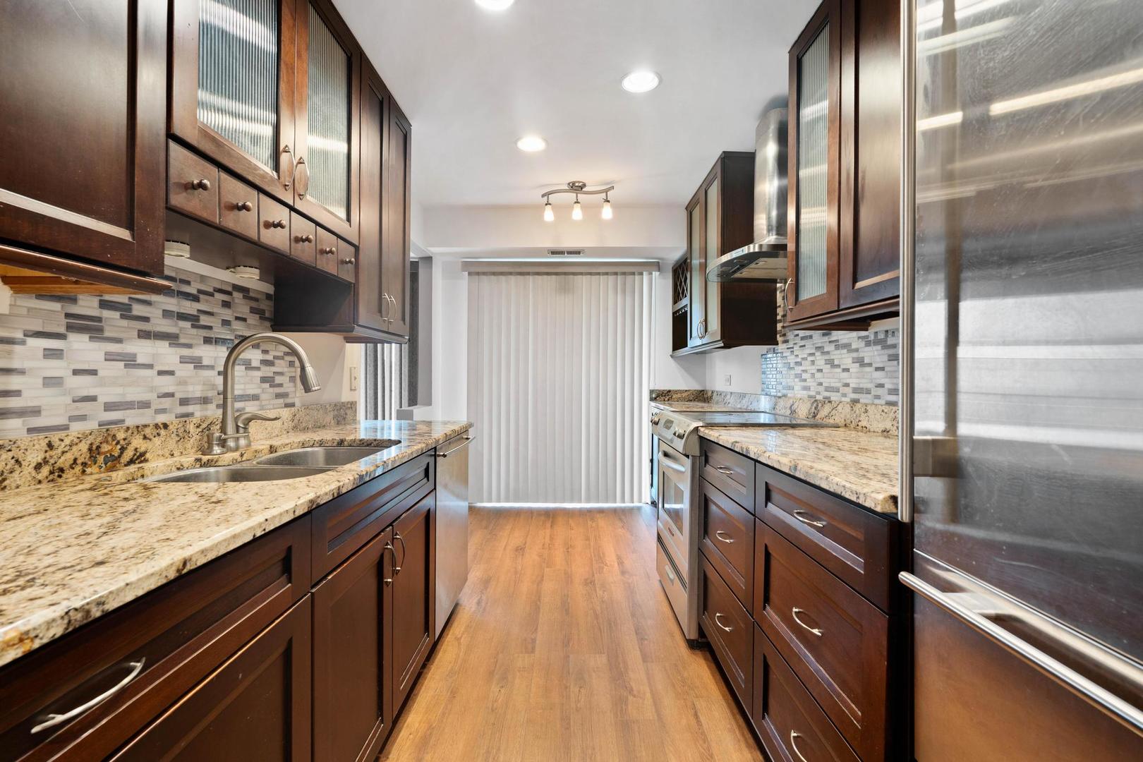 502 W Huntington Commons Road #443, Mount Prospect, IL 60056