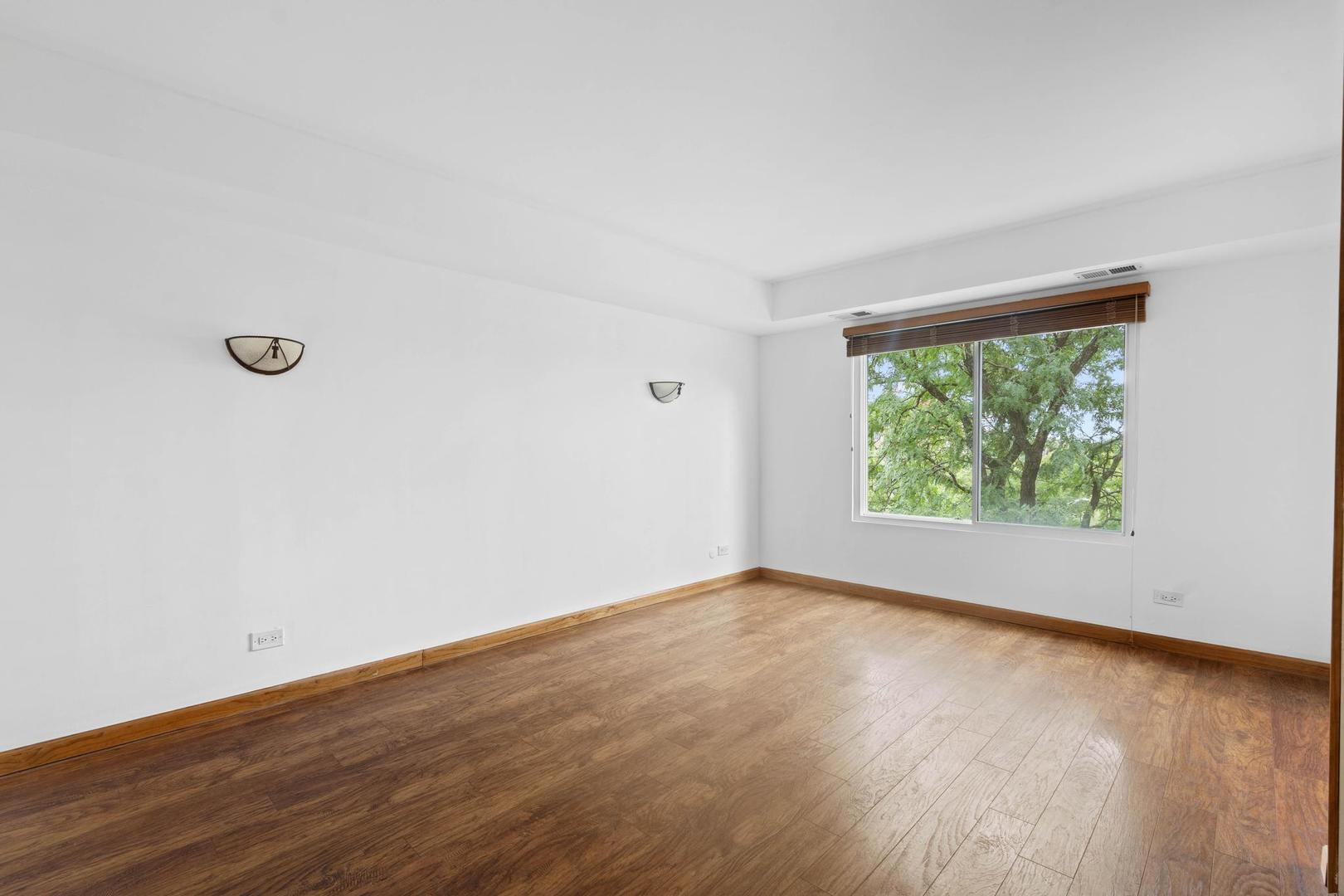 502 W Huntington Commons Road #443, Mount Prospect, IL 60056