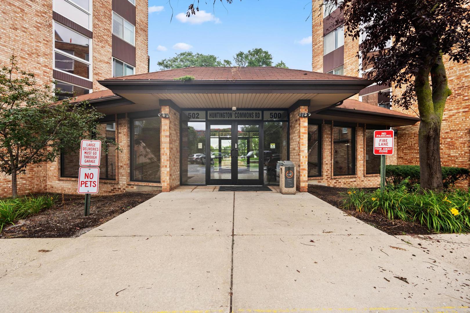 502 W Huntington Commons Road #443, Mount Prospect, IL 60056