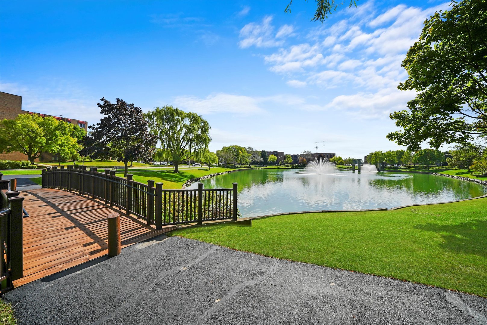 502 W Huntington Commons Road #443, Mount Prospect, IL 60056