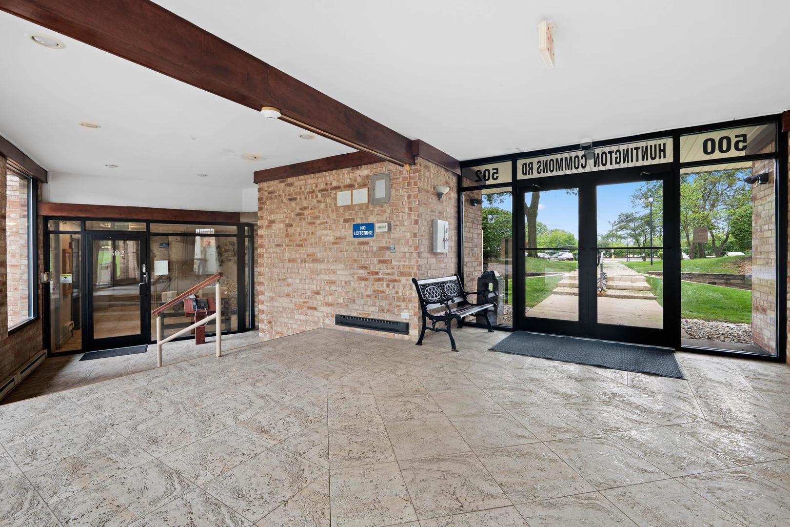 502 W Huntington Commons Road #443, Mount Prospect, IL 60056