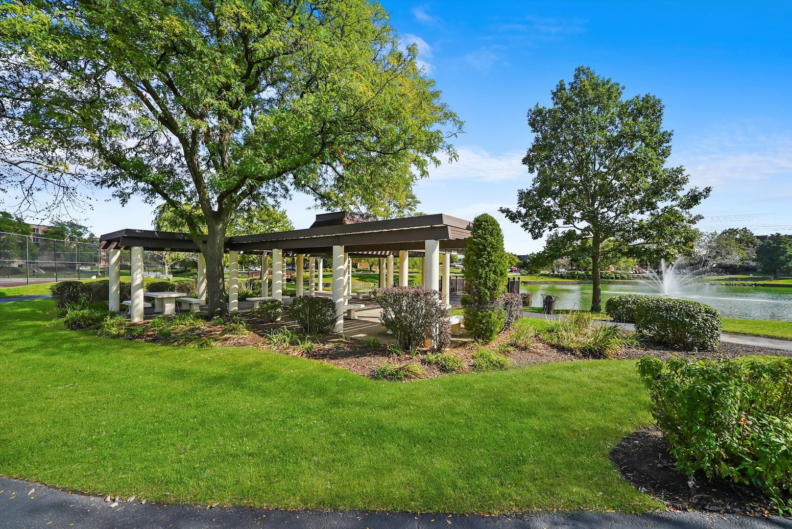 502 W Huntington Commons Road #443, Mount Prospect, IL 60056