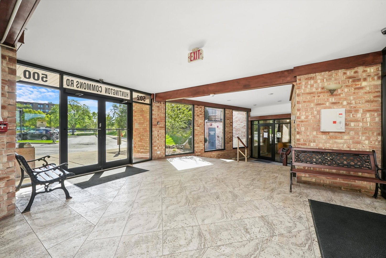 502 W Huntington Commons Road #443, Mount Prospect, IL 60056