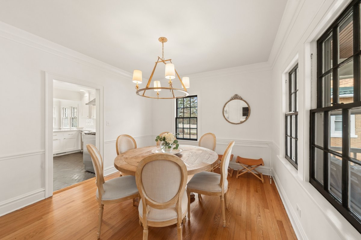 240 W Saint Charles Road, Elmhurst, IL 60126