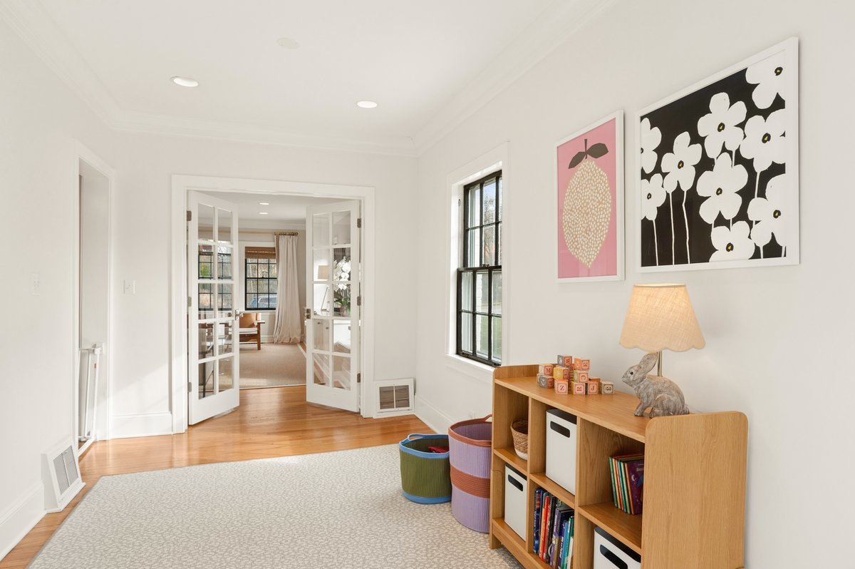 240 W Saint Charles Road, Elmhurst, IL 60126