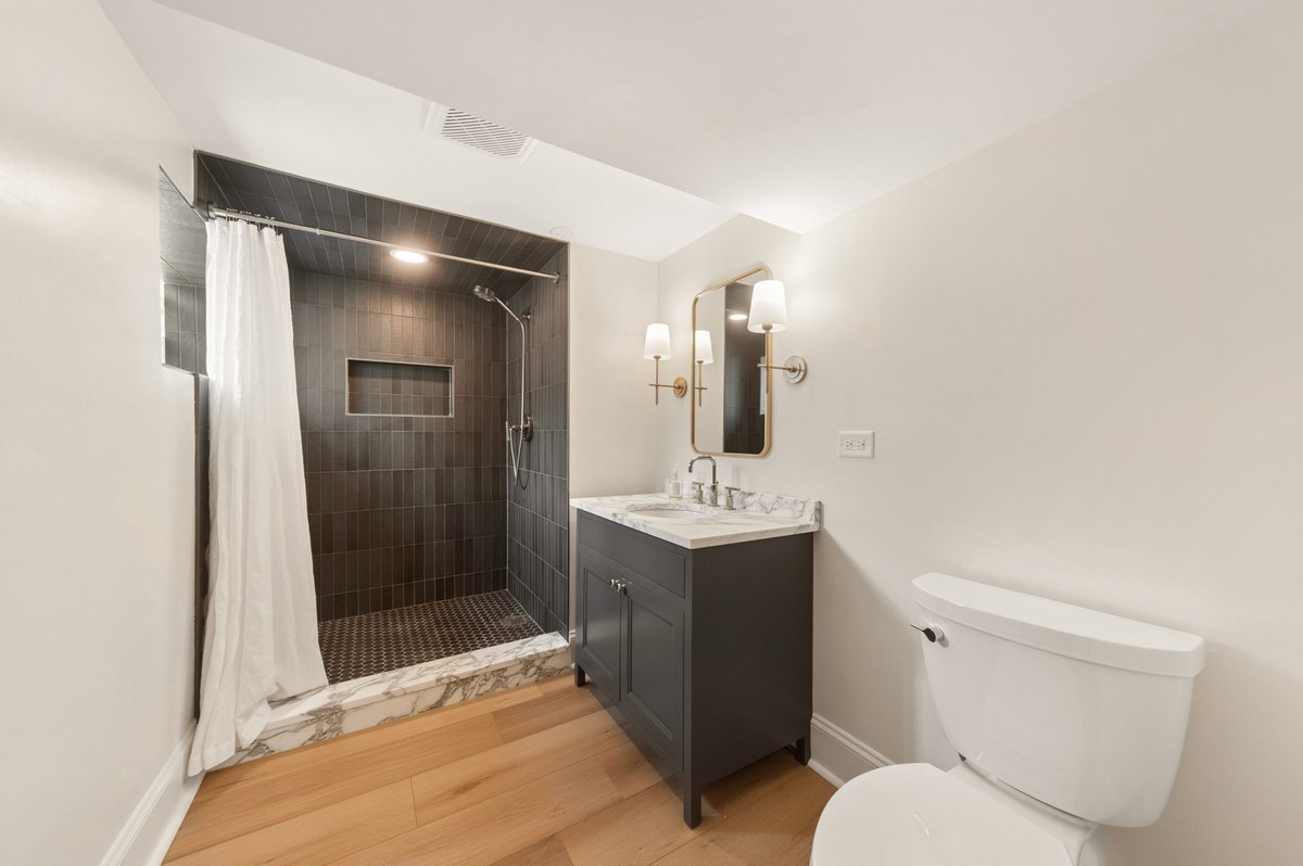 240 W Saint Charles Road, Elmhurst, IL 60126