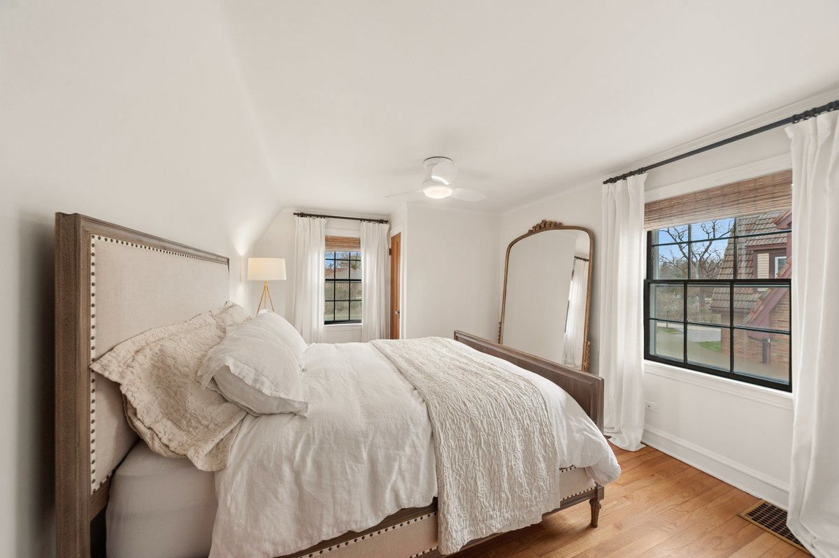 240 W Saint Charles Road, Elmhurst, IL 60126