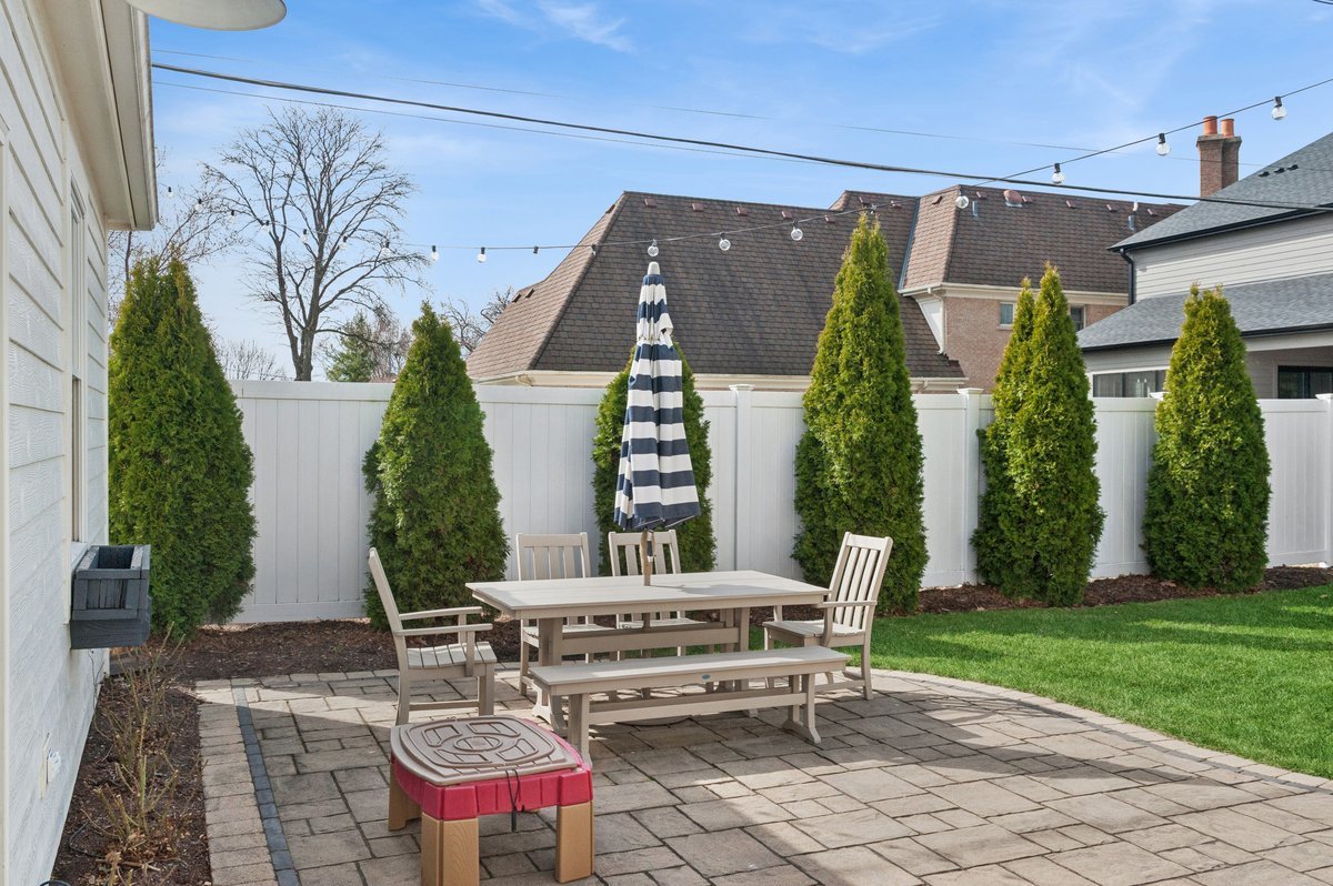 240 W Saint Charles Road, Elmhurst, IL 60126