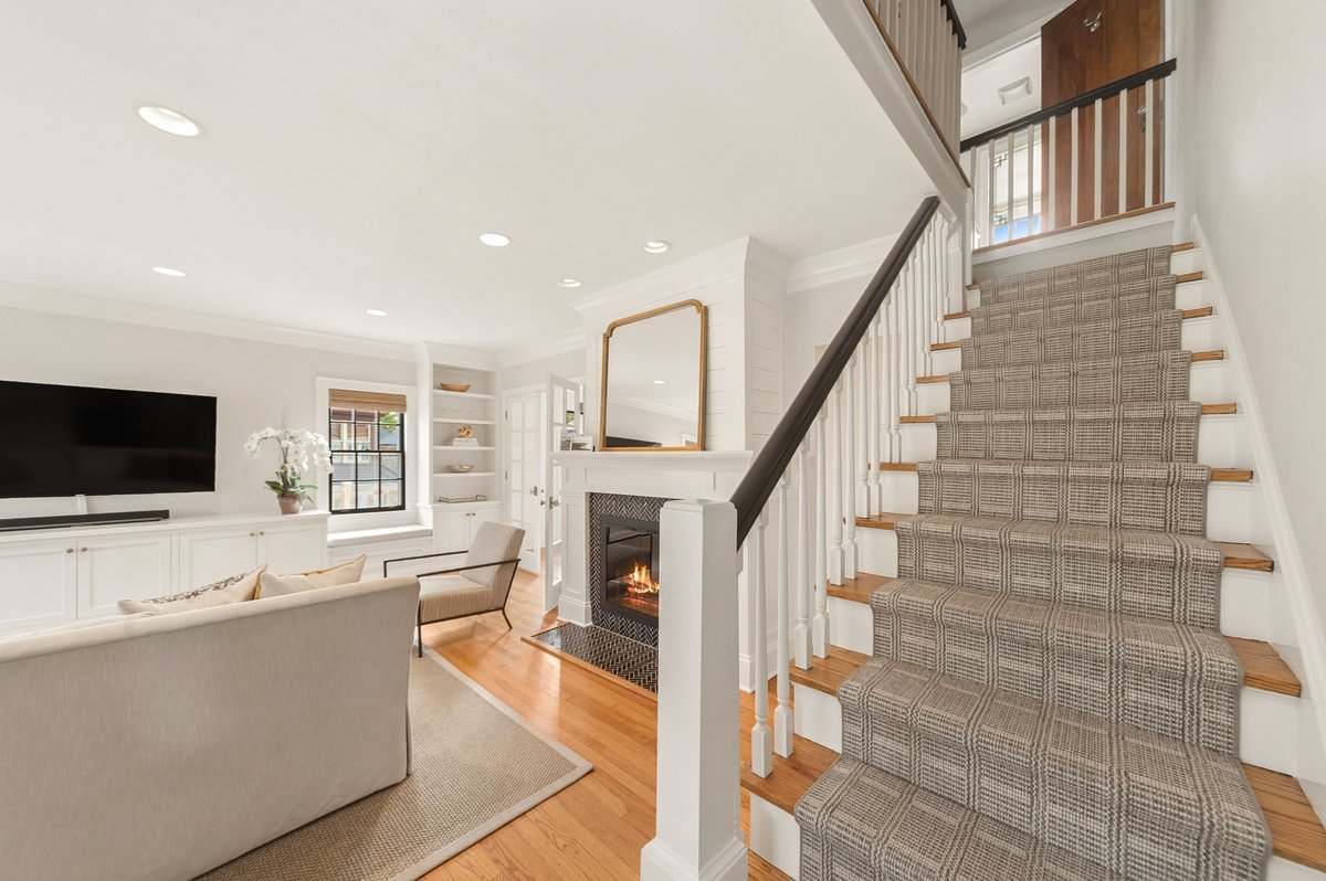 240 W Saint Charles Road, Elmhurst, IL 60126