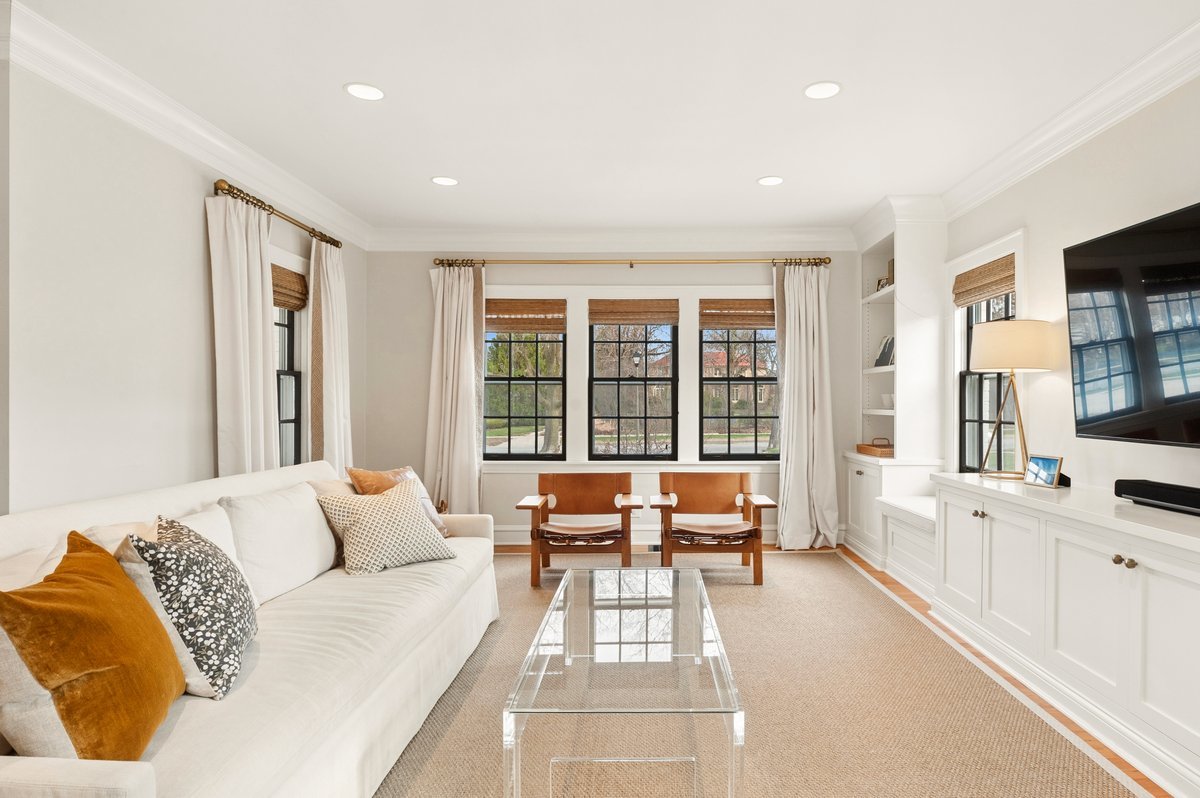 240 W Saint Charles Road, Elmhurst, IL 60126