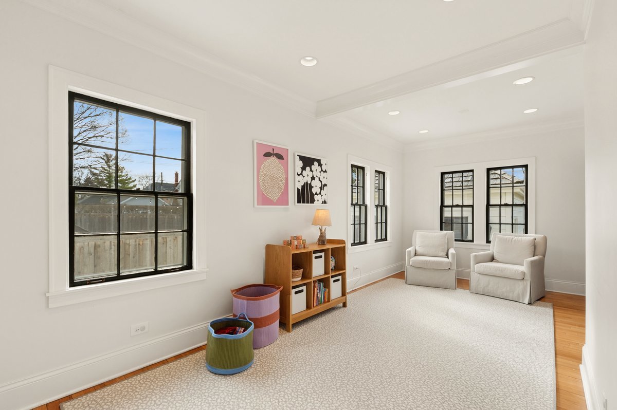 240 W Saint Charles Road, Elmhurst, IL 60126