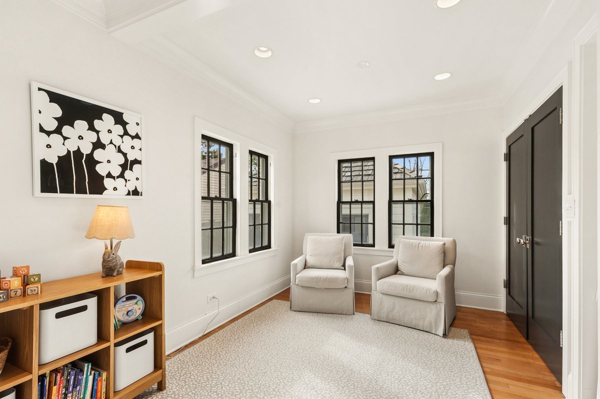 240 W Saint Charles Road, Elmhurst, IL 60126