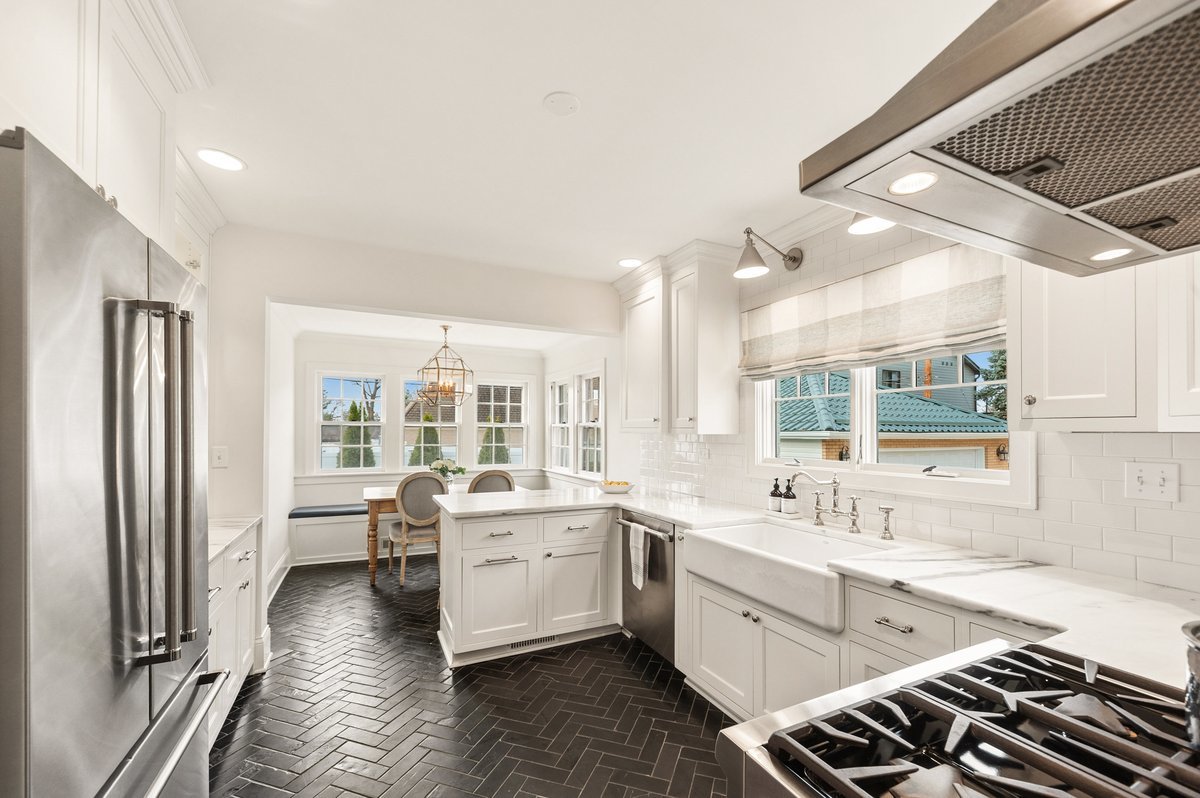 240 W Saint Charles Road, Elmhurst, IL 60126