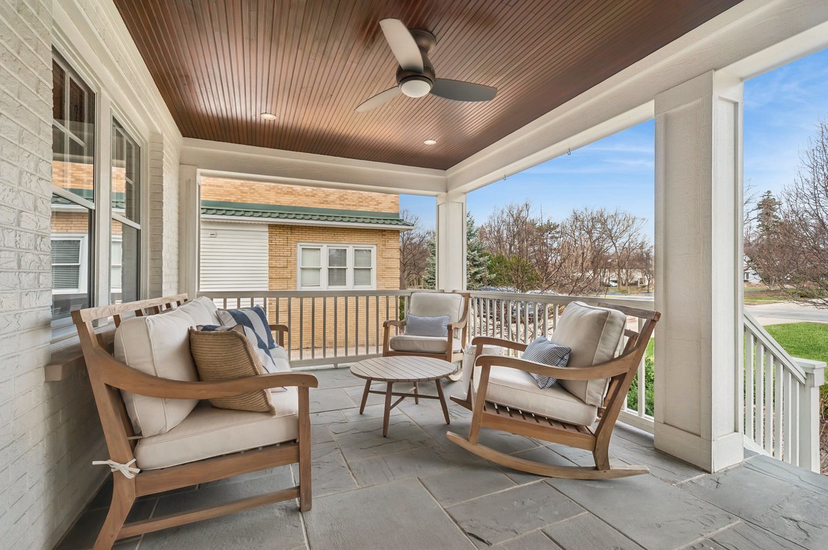 240 W Saint Charles Road, Elmhurst, IL 60126