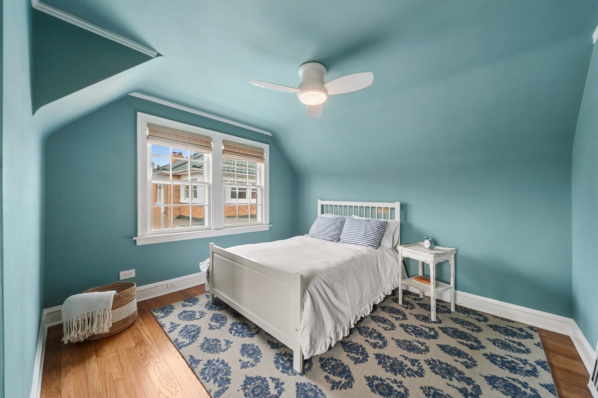 240 W Saint Charles Road, Elmhurst, IL 60126