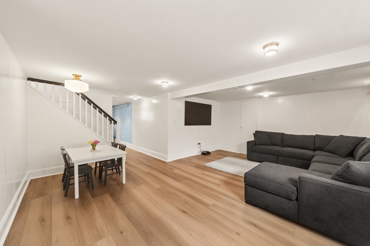 240 W Saint Charles Road, Elmhurst, IL 60126