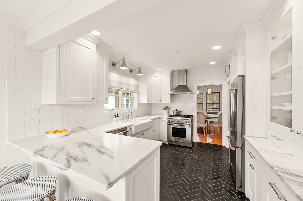 240 W Saint Charles Road, Elmhurst, IL 60126