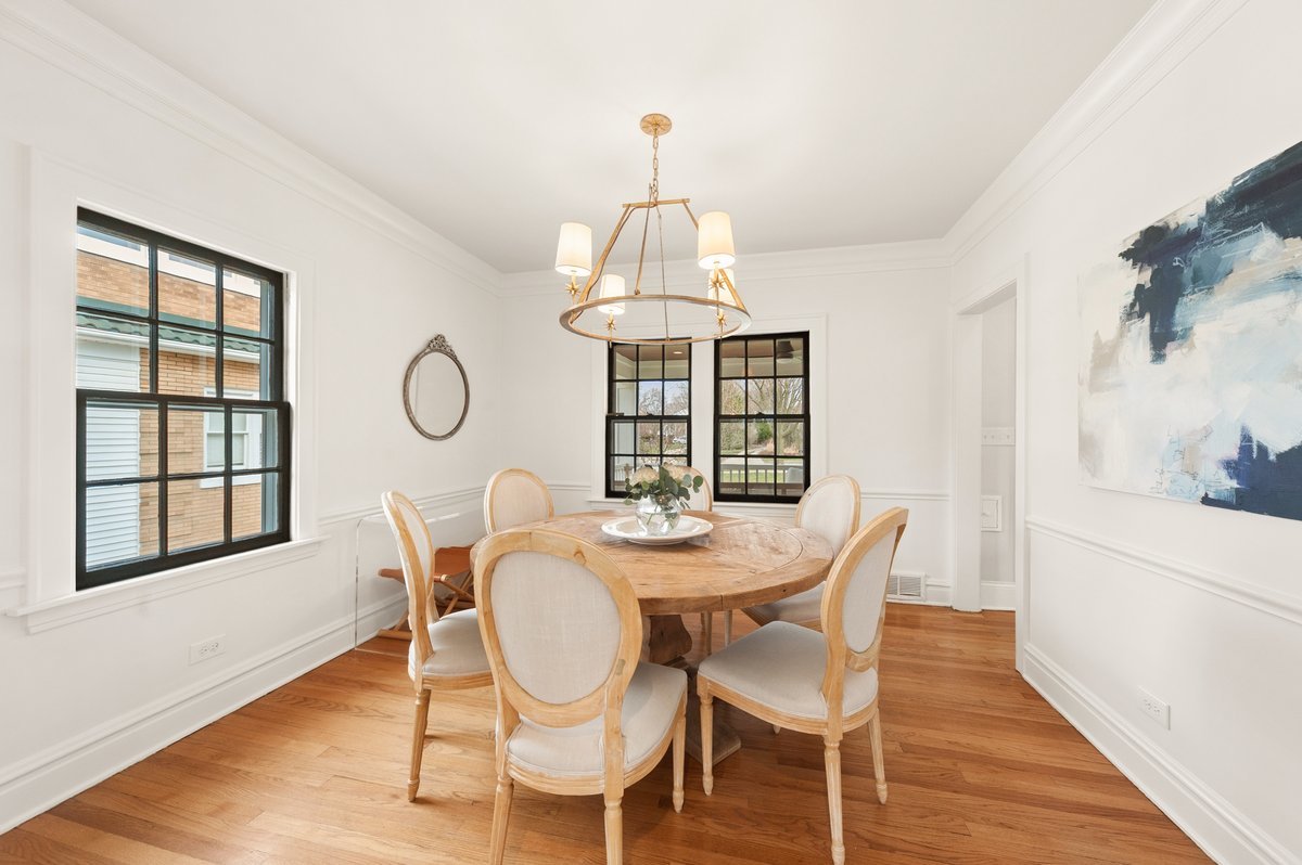 240 W Saint Charles Road, Elmhurst, IL 60126