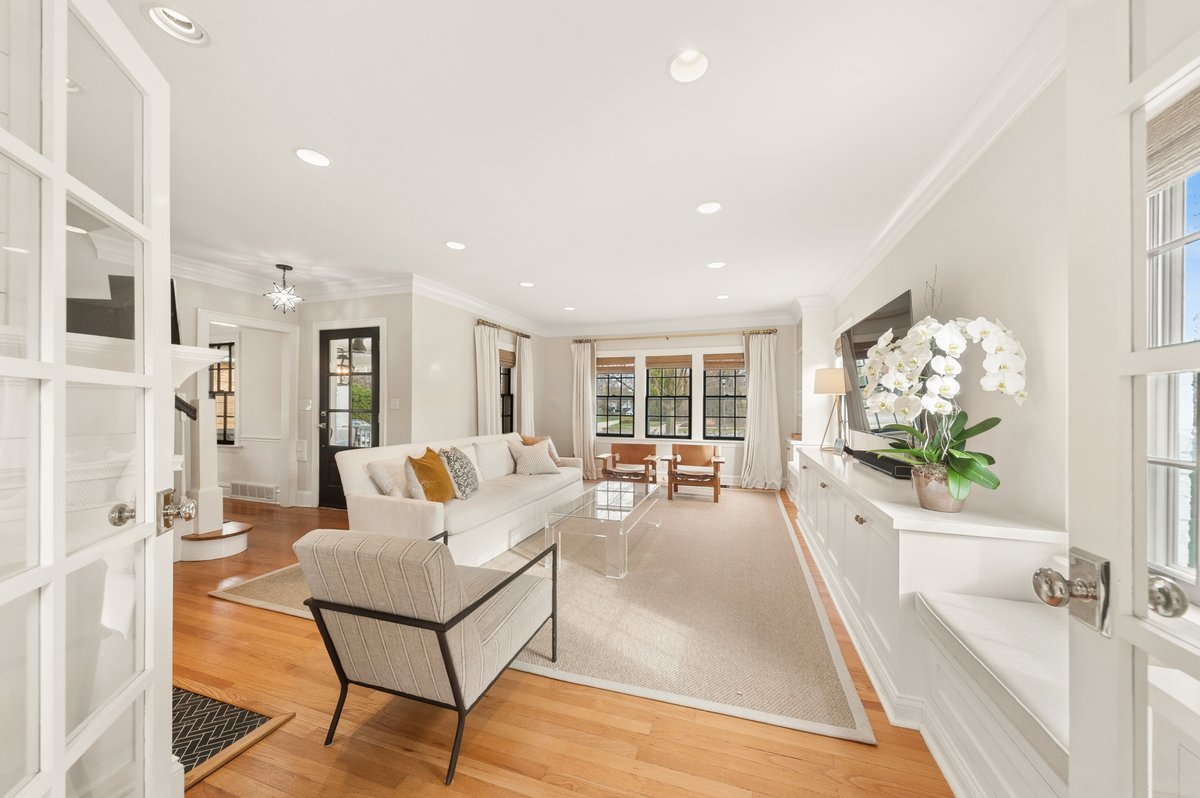 240 W Saint Charles Road, Elmhurst, IL 60126