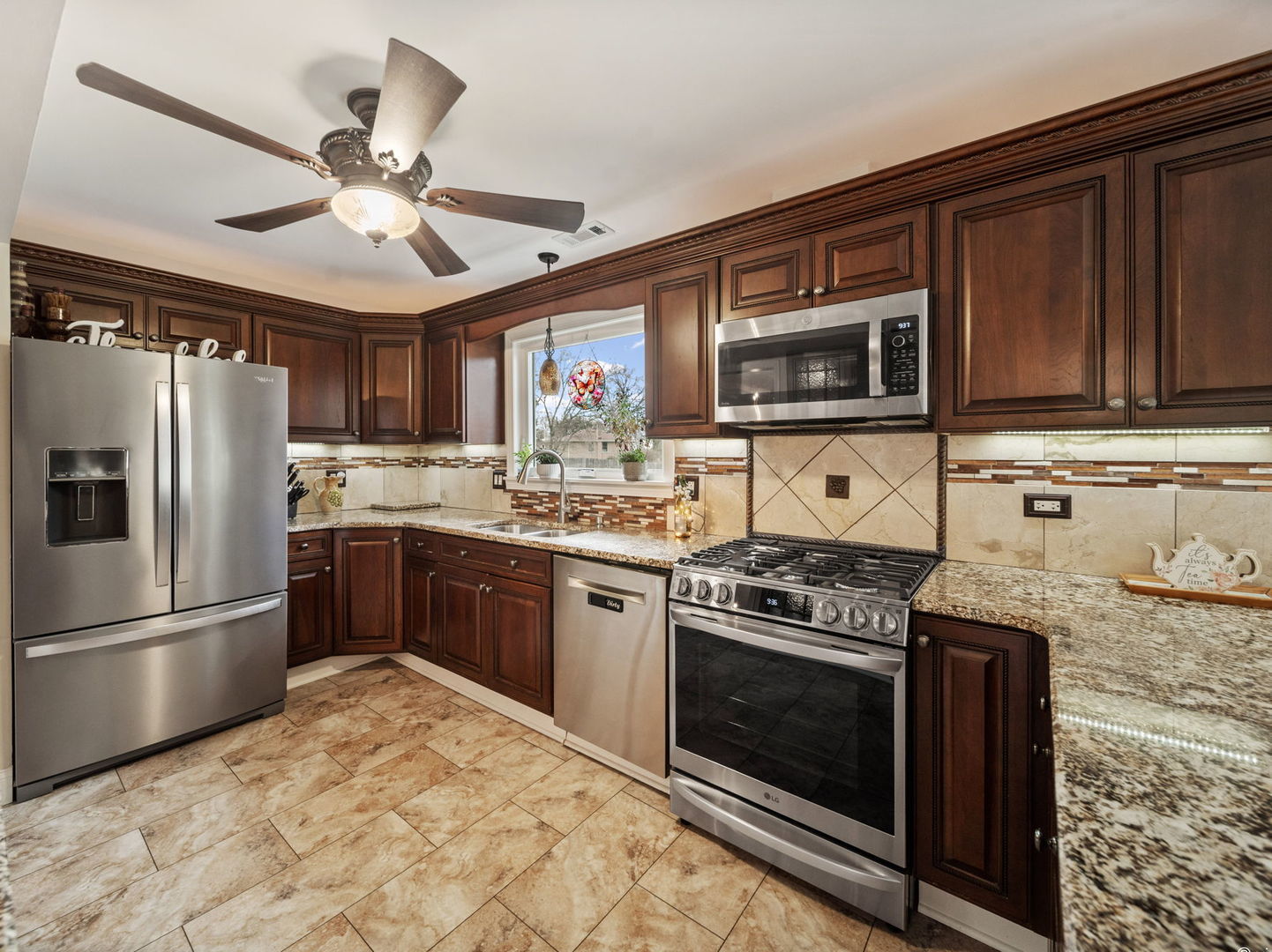 760 Thunderbird Trail, Carol Stream, IL 60188