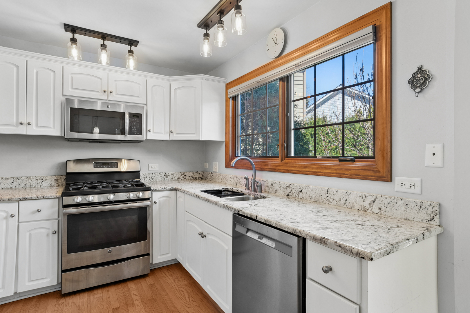 2102 BROOKSIDE Lane, Aurora, IL 60502