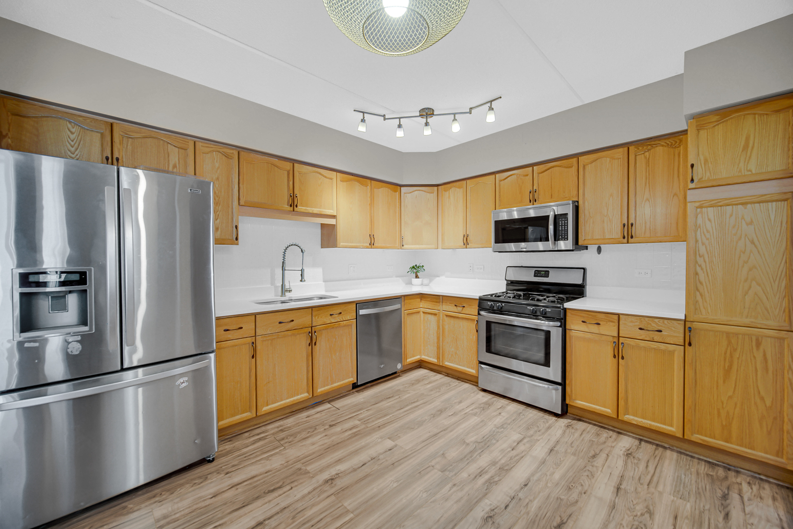 1636 Ashland Avenue #209, Des Plaines, IL 60016