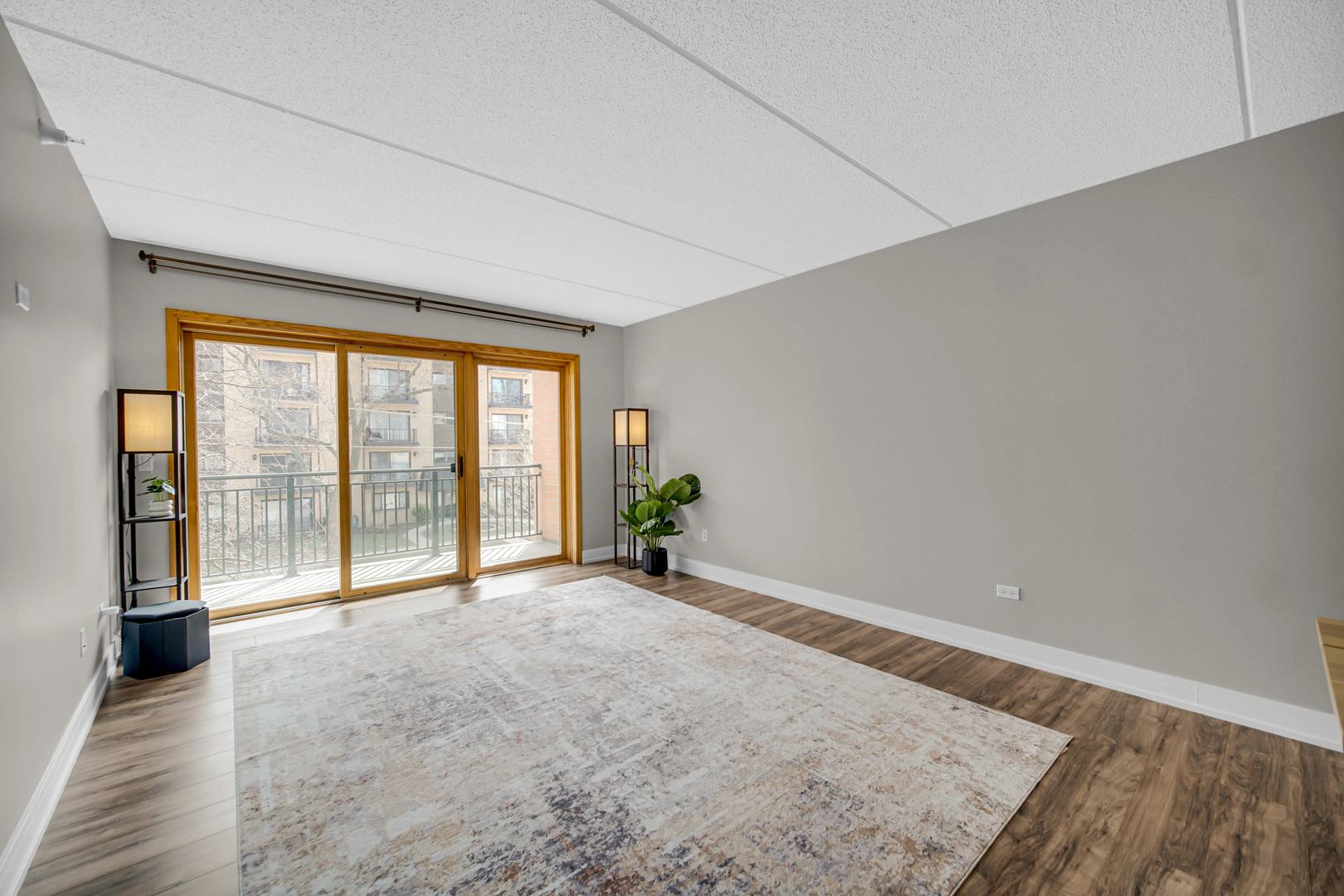 1636 Ashland Avenue #209, Des Plaines, IL 60016