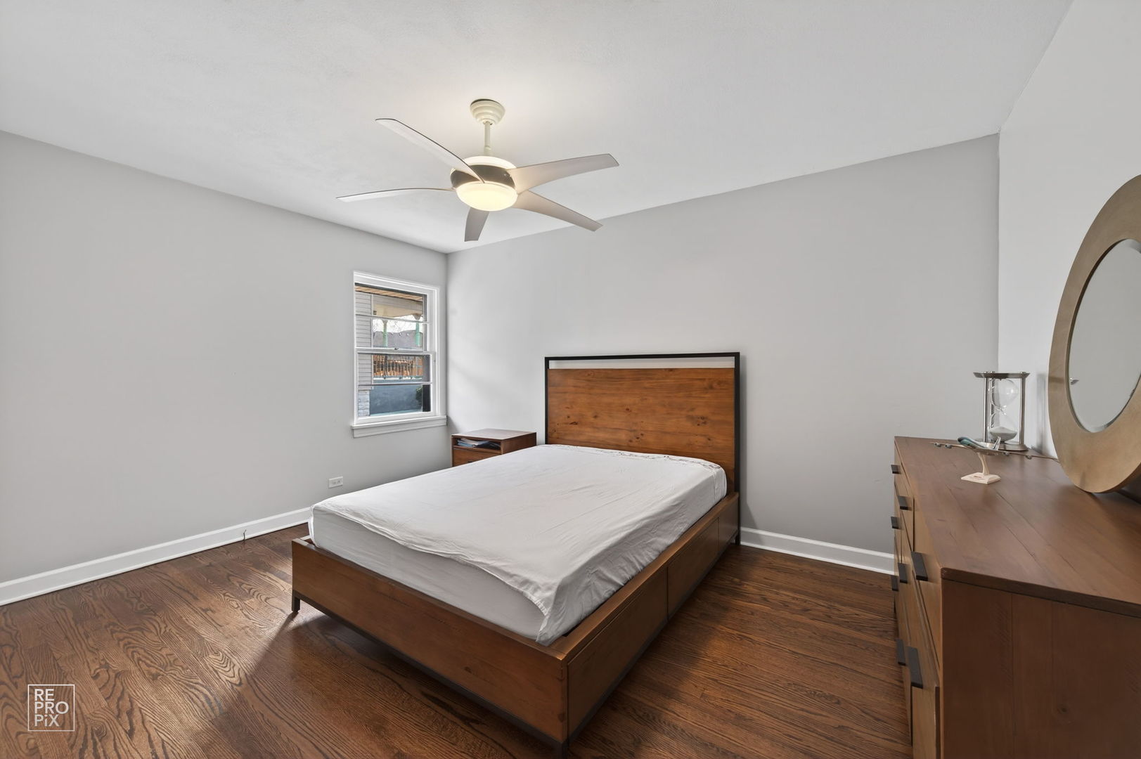 221 E Grantley Avenue, Elmhurst, IL 60126