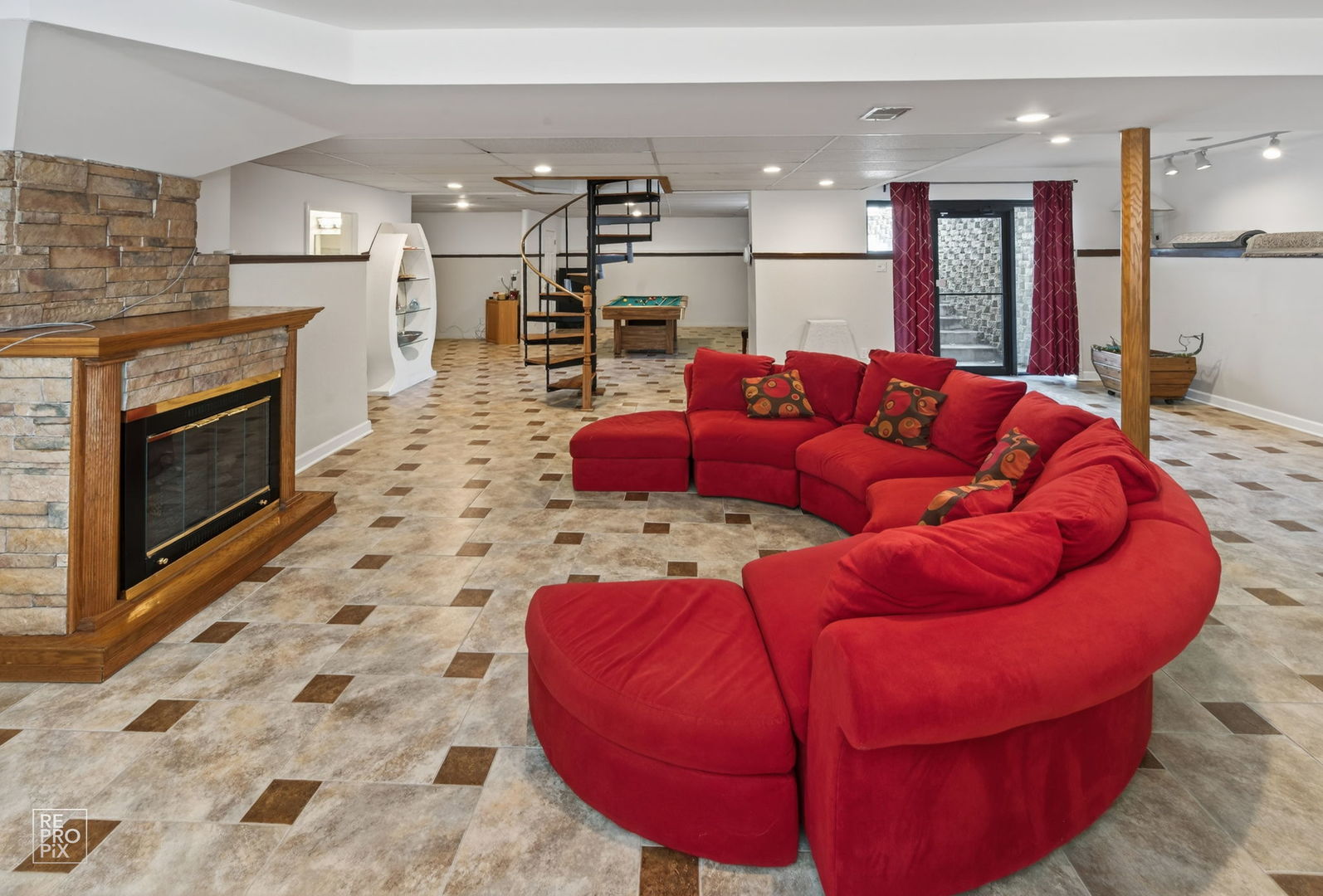 221 E Grantley Avenue, Elmhurst, IL 60126