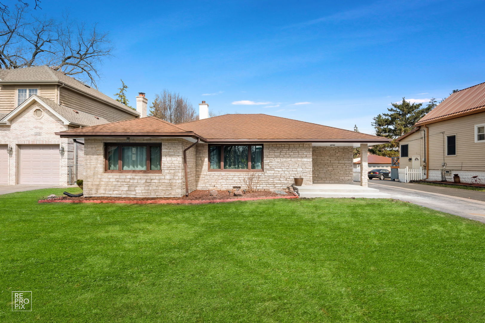 221 E Grantley Avenue, Elmhurst, IL 60126