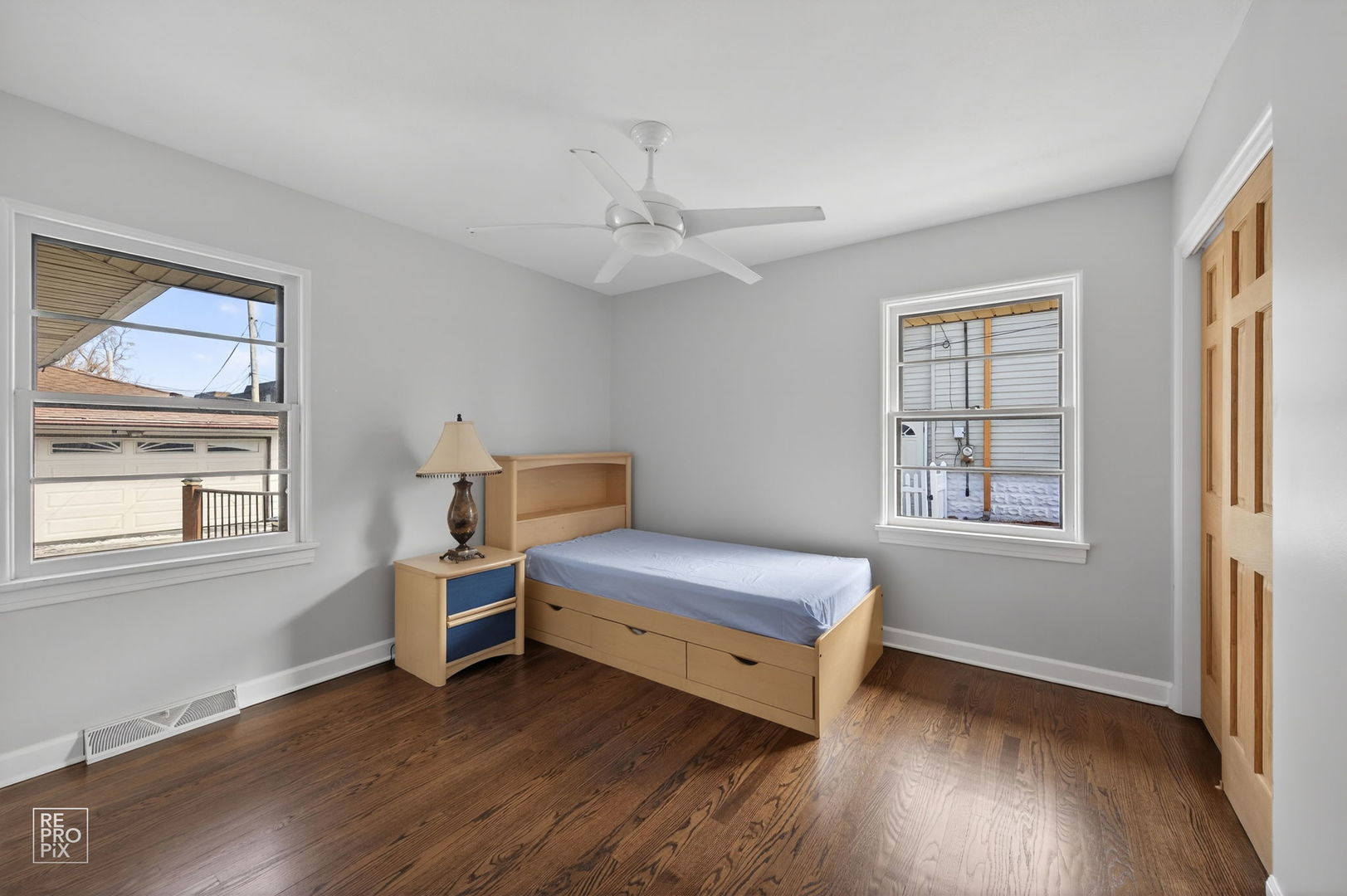 221 E Grantley Avenue, Elmhurst, IL 60126