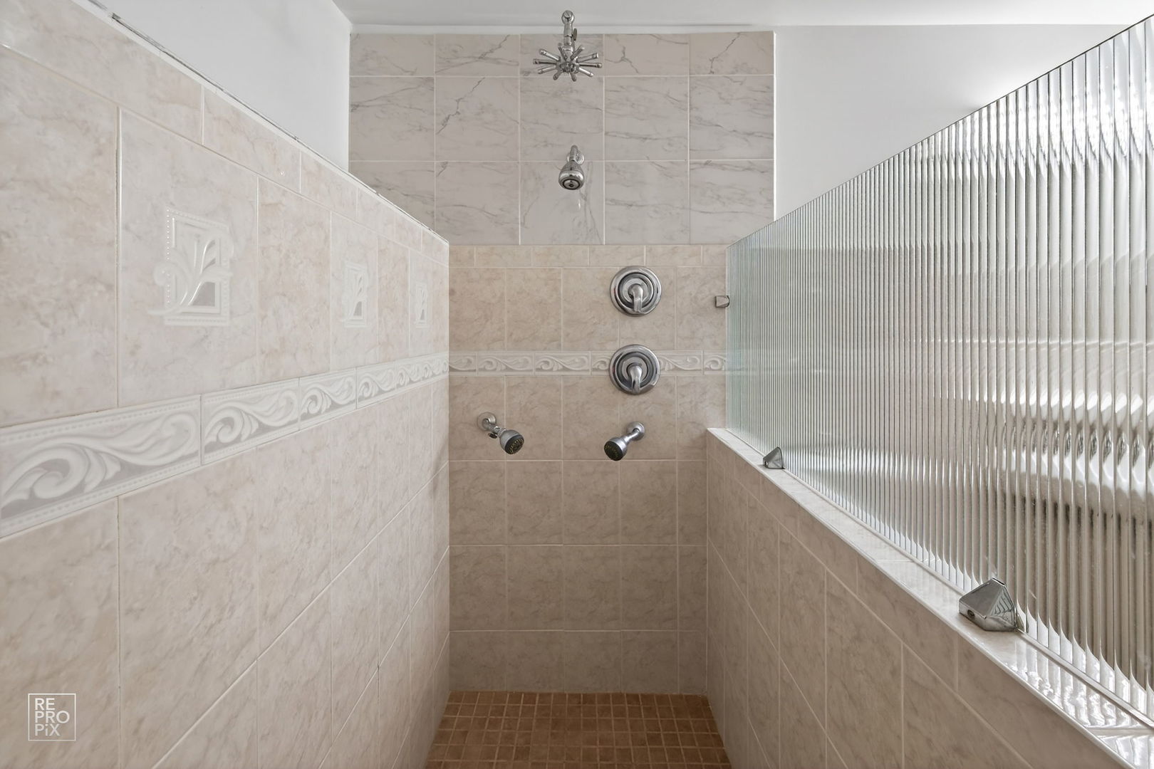 221 E Grantley Avenue, Elmhurst, IL 60126